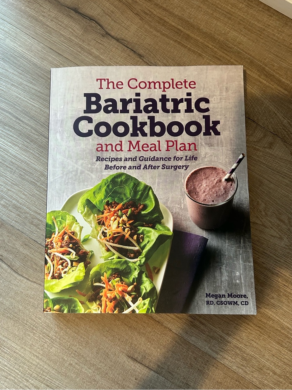 The Complete Bariatric Cookbook and Meal Plan by Megan Moore Paperback
